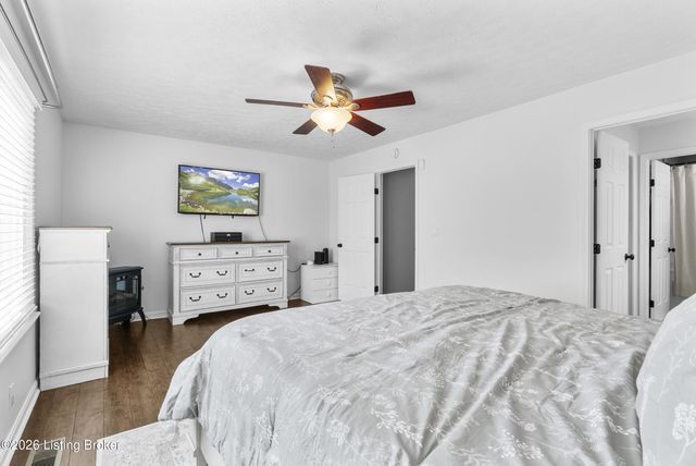 8806 Brittany Dr, Louisville, KY 40220