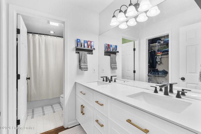 8806 Brittany Dr, Louisville, KY 40220