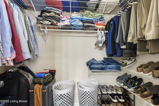 8806 Brittany Dr, Louisville, KY 40220