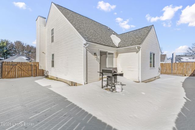 8806 Brittany Dr, Louisville, KY 40220