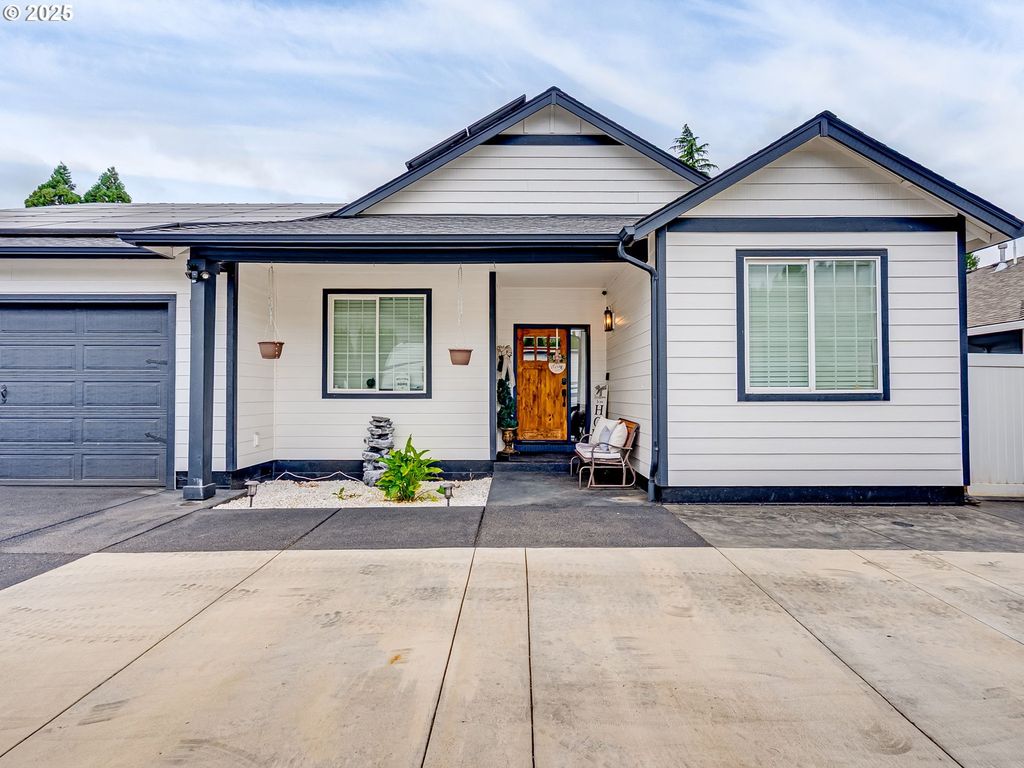 885 N CASCADE Dr, Woodburn, OR 97071