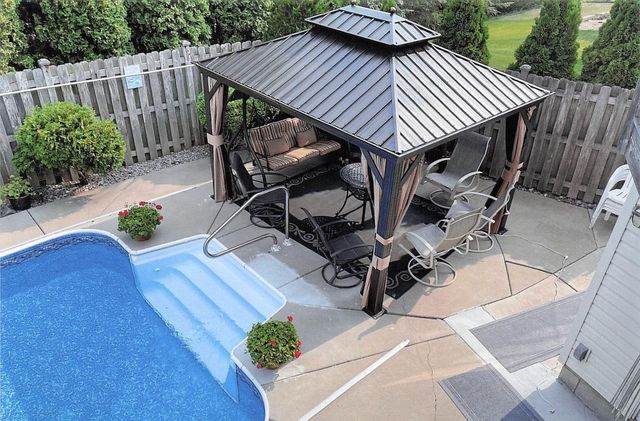 12755 42nd Place N, Plymouth, MN 55442