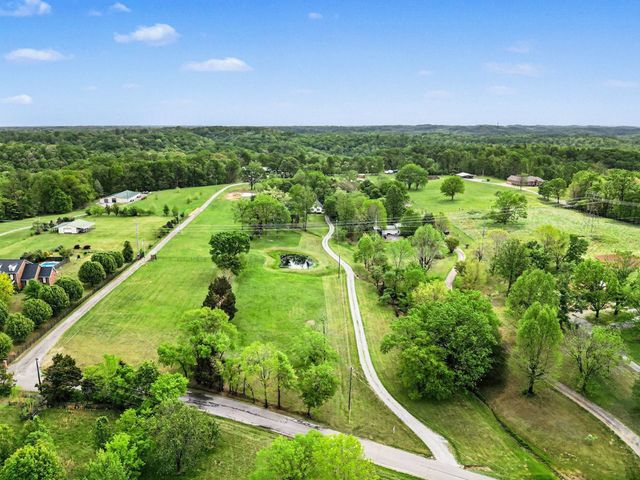 2075 Liebengood Rd, Goodlettsville, TN 37072