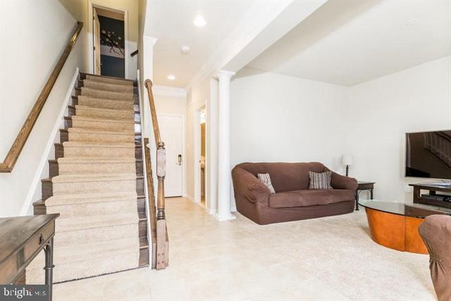 42799 HAY RD, Ashburn, VA 20147