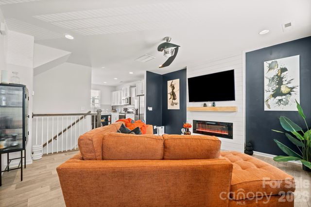 11021 Woodland Creek Way, Charlotte, NC 28262