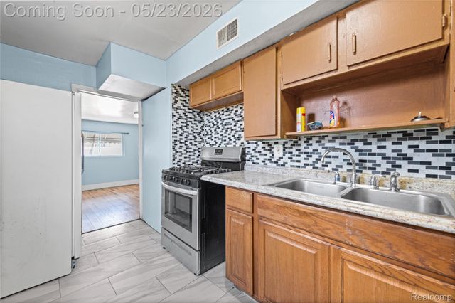 11410 Mackay Street, Hamtramck, MI 48212