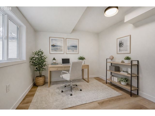 6300 N AMHERST St, Portland, OR 97203