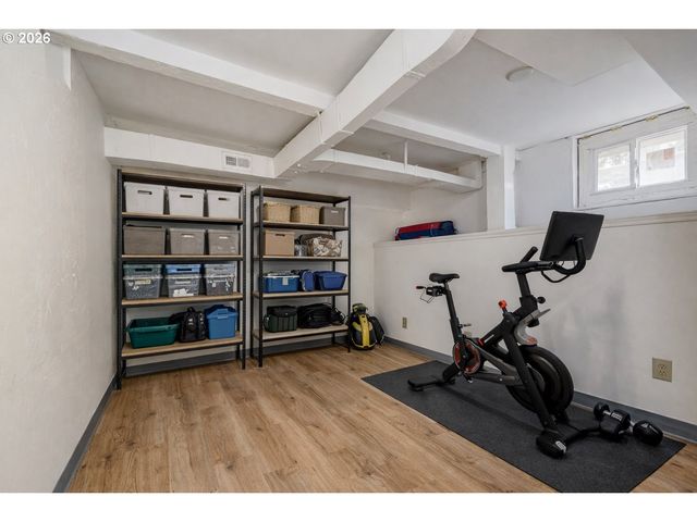 6300 N AMHERST St, Portland, OR 97203