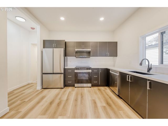 6300 N AMHERST St, Portland, OR 97203