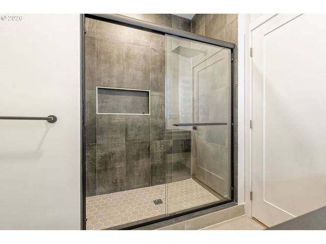 6300 N AMHERST St, Portland, OR 97203