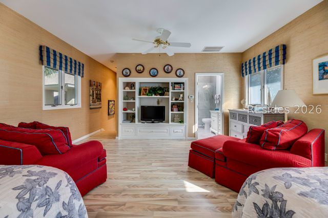 28 Leamington Ln, Hilton Head Island, SC 29928