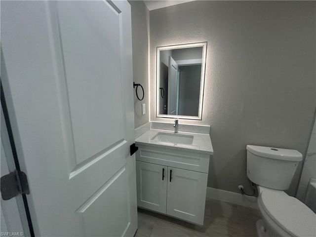 2524 NE 1st PL, Cape Coral, FL 33909