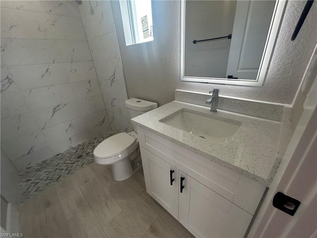 2524 NE 1st PL, Cape Coral, FL 33909