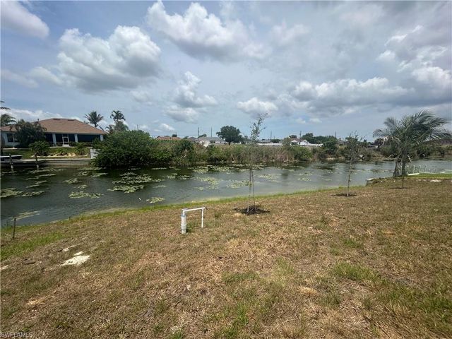 2524 NE 1st PL, Cape Coral, FL 33909