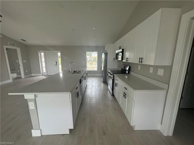 2524 NE 1st PL, Cape Coral, FL 33909