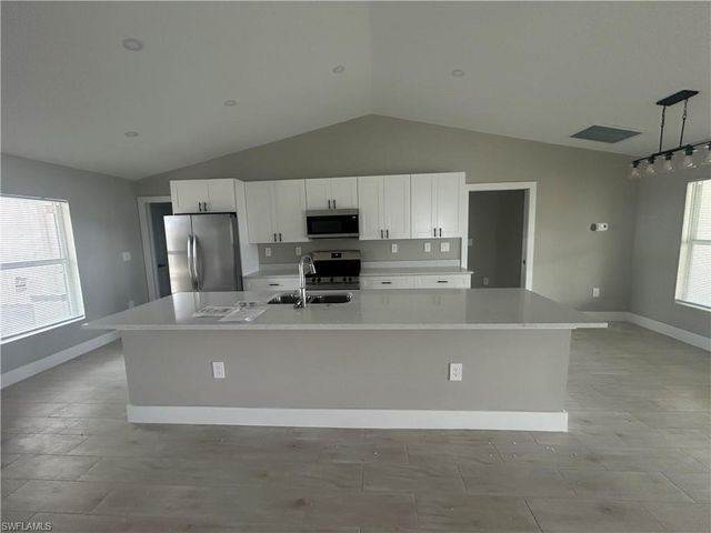 2524 NE 1st PL, Cape Coral, FL 33909