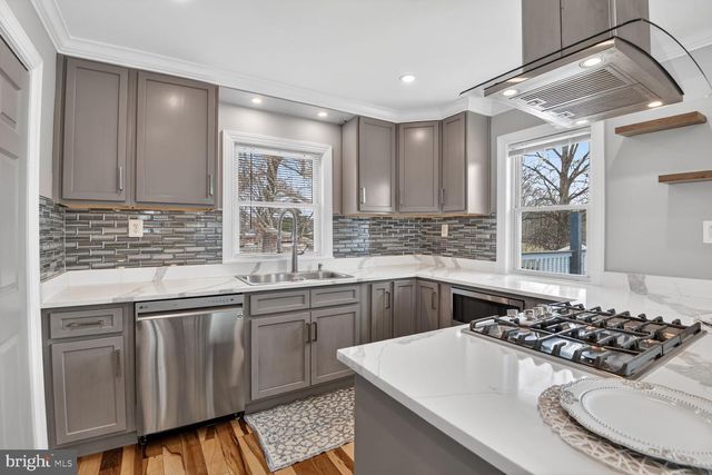 6515 PARKWAY CT, Hyattsville, MD 20782