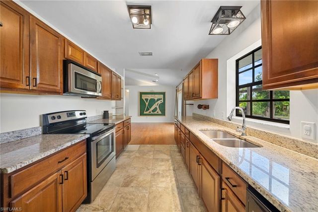 3691 4th AVE NE, Naples, FL 34120