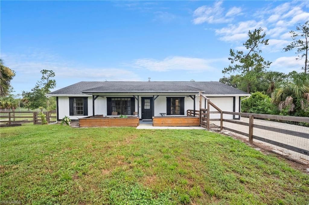 3691 4th AVE NE, Naples, FL 34120
