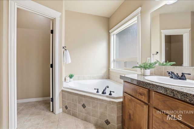 11739 W Creekrapids Dr, Star, ID 83669