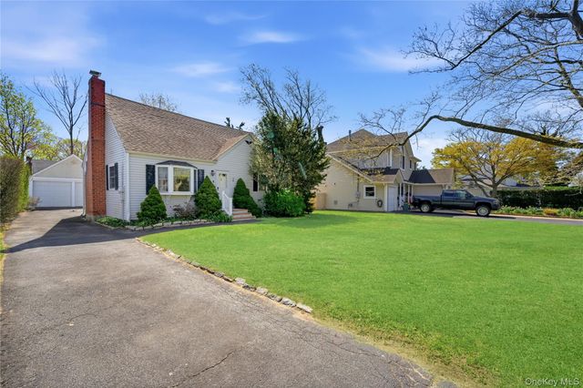 6 Central Avenue, Amityville, NY 11701