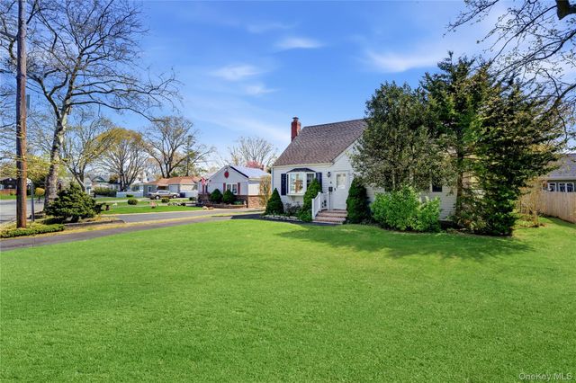 6 Central Avenue, Amityville, NY 11701