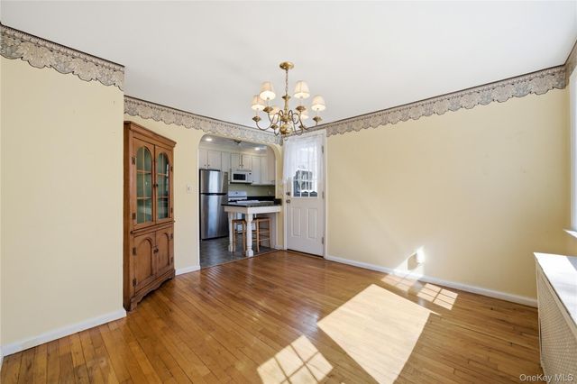 6 Central Avenue, Amityville, NY 11701