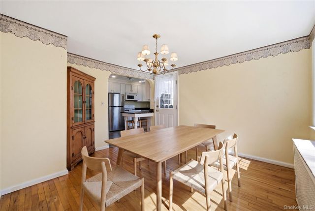 6 Central Avenue, Amityville, NY 11701