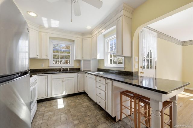 6 Central Avenue, Amityville, NY 11701