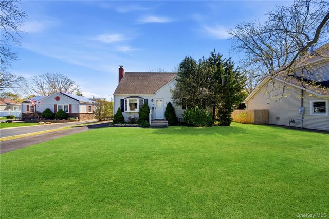 6 Central Avenue, Amityville, NY 11701