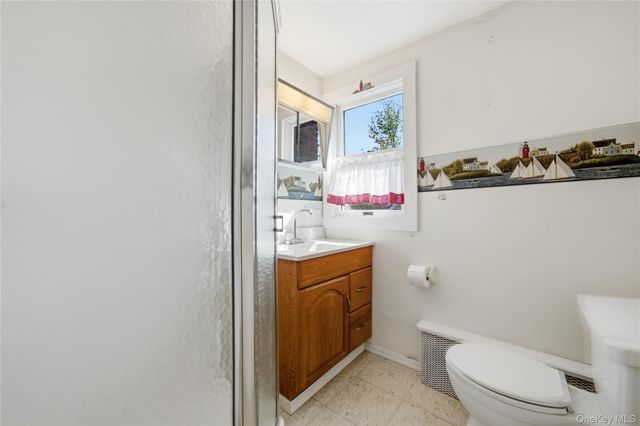 6 Central Avenue, Amityville, NY 11701