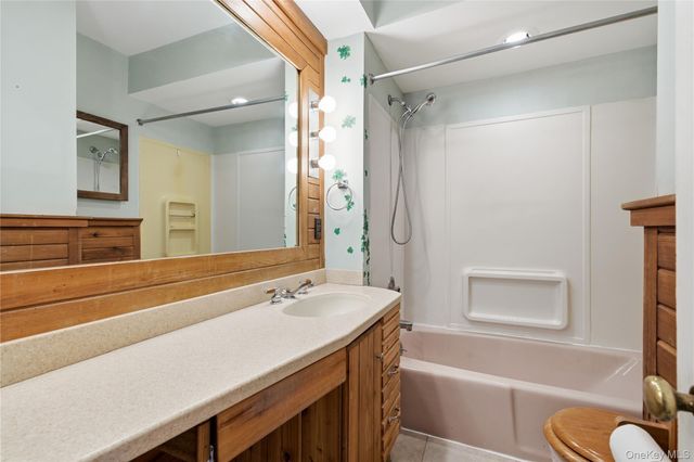 6 Central Avenue, Amityville, NY 11701