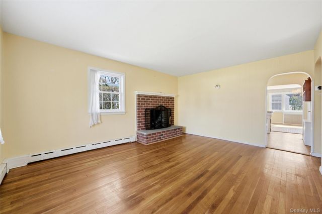 6 Central Avenue, Amityville, NY 11701