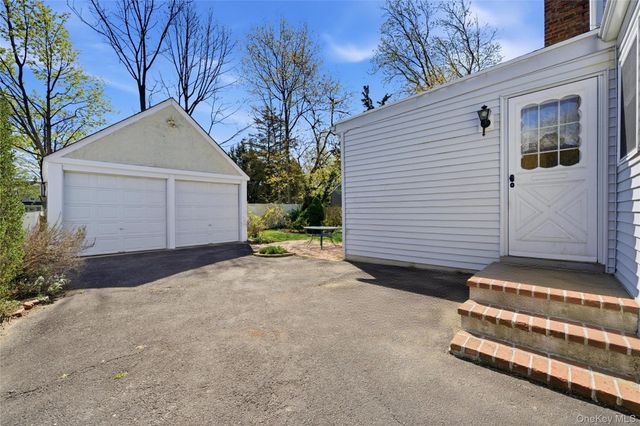 6 Central Avenue, Amityville, NY 11701