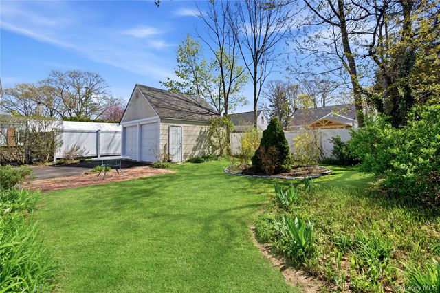 6 Central Avenue, Amityville, NY 11701