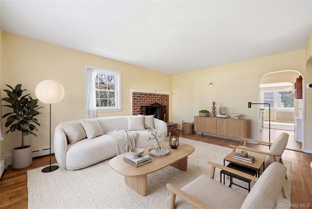 6 Central Avenue, Amityville, NY 11701