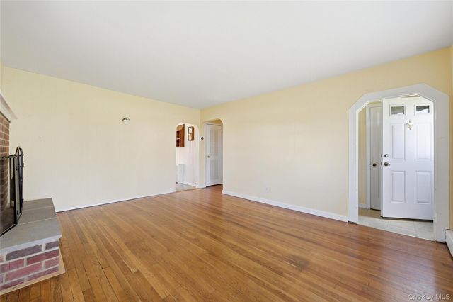 6 Central Avenue, Amityville, NY 11701