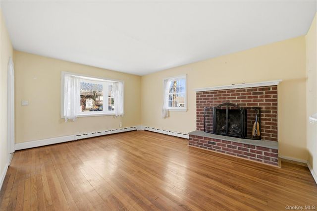 6 Central Avenue, Amityville, NY 11701