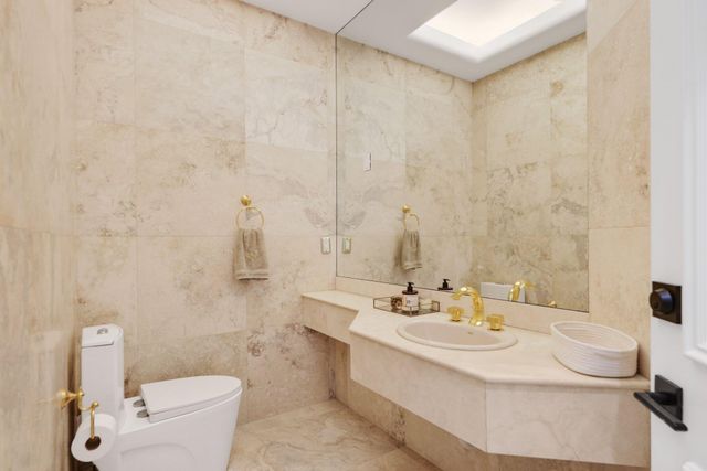 6799 Newport Lake Circle, Boca Raton, FL 33496