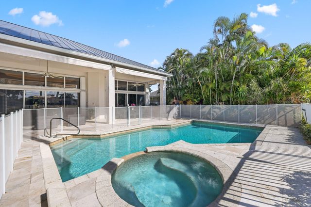 6799 Newport Lake Circle, Boca Raton, FL 33496