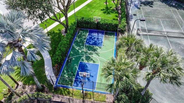 6799 Newport Lake Circle, Boca Raton, FL 33496