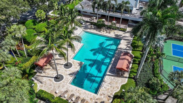 6799 Newport Lake Circle, Boca Raton, FL 33496