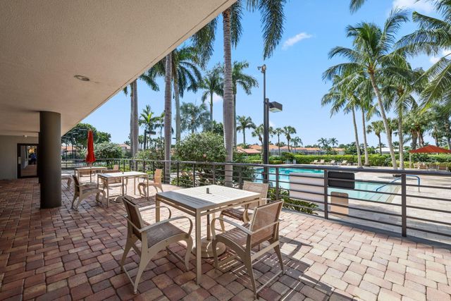 6799 Newport Lake Circle, Boca Raton, FL 33496