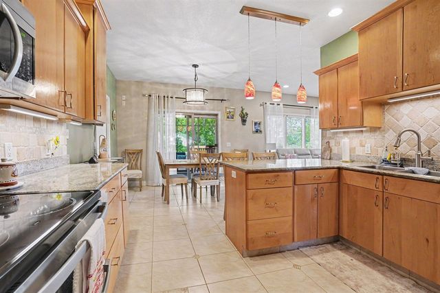 13741 Green Prairie Street, Vicksburg, MI 49097