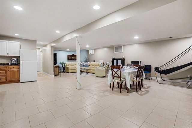 13741 Green Prairie Street, Vicksburg, MI 49097