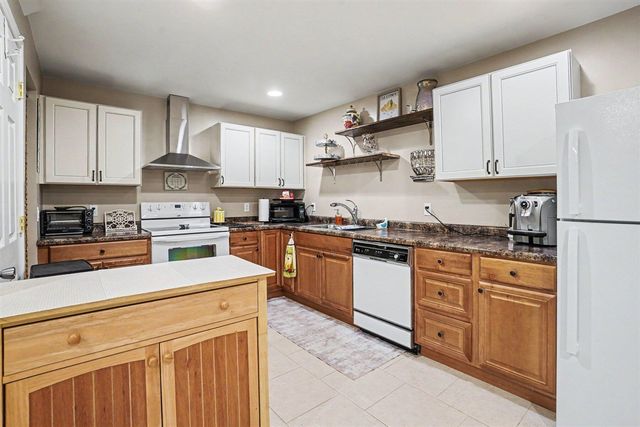13741 Green Prairie Street, Vicksburg, MI 49097