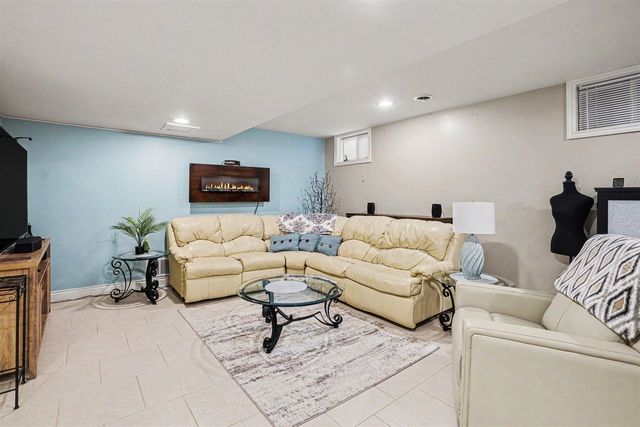 13741 Green Prairie Street, Vicksburg, MI 49097