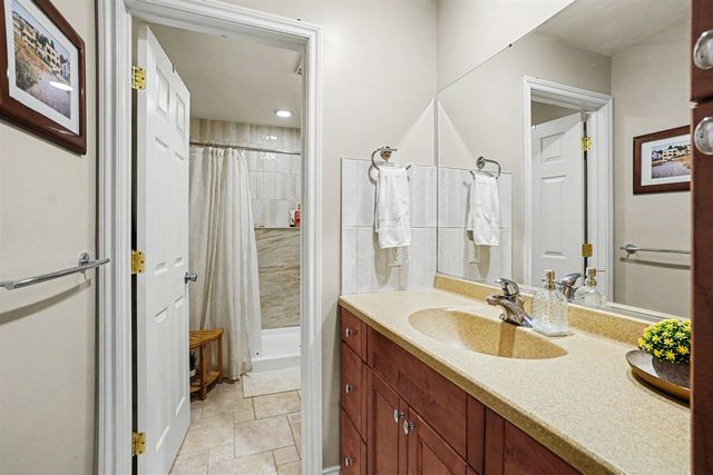 13741 Green Prairie Street, Vicksburg, MI 49097