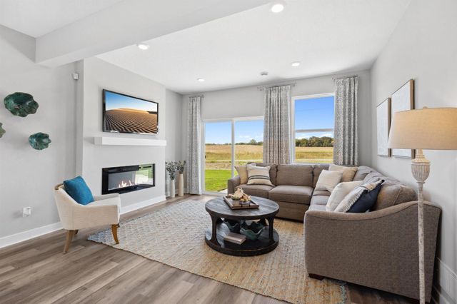 2021 Aquarius Drive, Shakopee, MN 55379