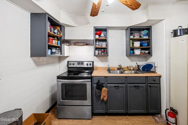 16 Lake Road, Albany, NY 12205